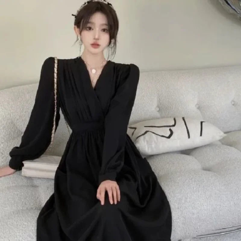 New Autumn French Retro Hepburn Style V-neck Waist-cloud Mature Autumn and Winter Dress